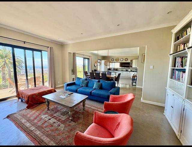 3 BEDROOM PROPERTY TO RENT IN ORANJEZICHT